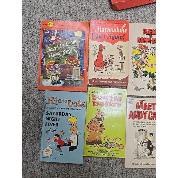 Lot of 8 VTG Scooby Doo, Pebbles and Bamm Bamm Paperback Children's Comic Books - Picture 2 of 4